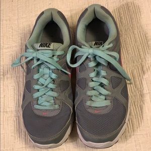 NIKE 8 gray pink and blue